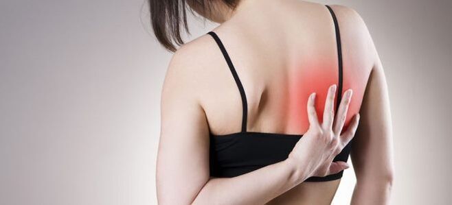 A megnövekedett hátfájás mozgás közben a mellkasi osteochondrosis jele